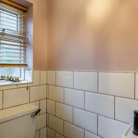 2 Bed In Knaresborough Oc-W31758 *